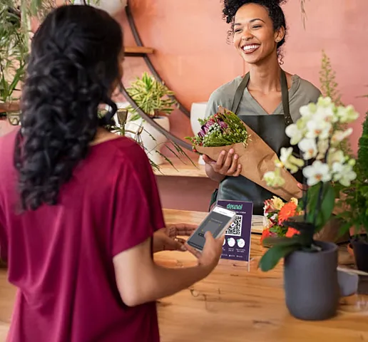 Paga a un QR Deuna con Banca Móvil y aprovecha las increíbles ofertas que tienes en múltiples establecimientos a nivel nacional.