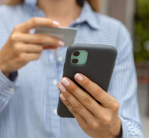 La Banca Telefónica te da la opción de activar tu tarjeta de crédito o de solicitar un avance en efectivo