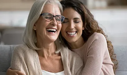 El 32% de adultos cabezas de familia ayudan a sus padres con dinero mensualmente, mientras cuidan de su propia familia.