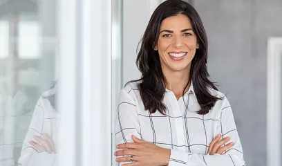 Mujer empresaria desarrollando nuevas habilidades gerenciales gracias al Programa Ser