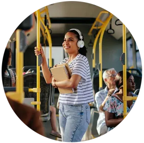 Súbete a Metrovía Guayaquil sin hacer filas con tu tarjeta Guayaca.