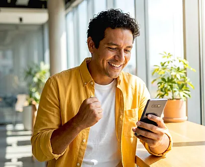 Transfiere dinero entre tus cuentas propias y gestiona tu dinero de manera fácil.