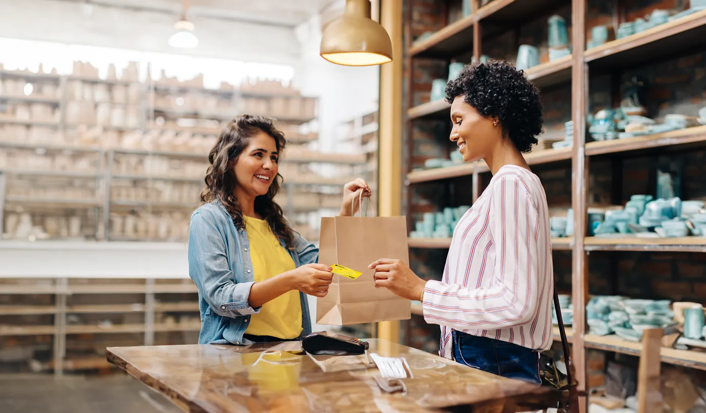 TOP 5 beneficios que te ofrece tu tarjeta de débito y que no sabías que tenías