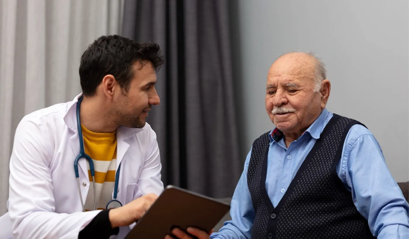 Contratar un plan de salud si tienes más de 65 años: porqué es importante