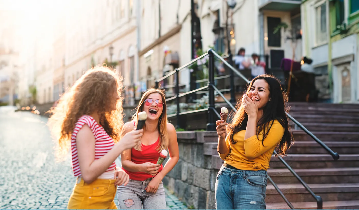 El YOLO y el FOMO están afectando tus finanzas personales